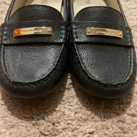 Gently Worn Womens size 7 MICHAEL KORS Loafers - Picture 3 of 5